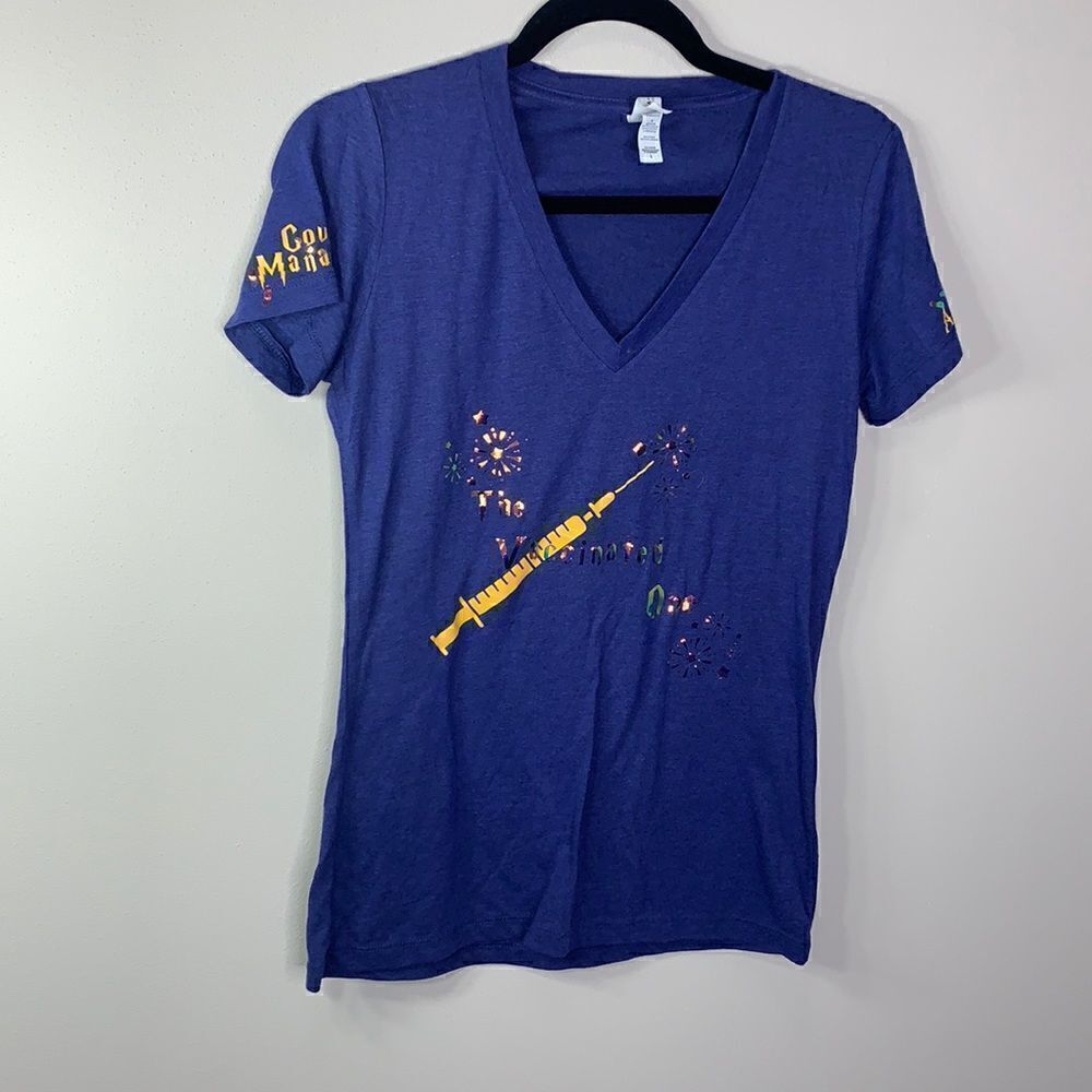 Large v neck Covid vaccinated shirt “the vaccinated one” (G1)